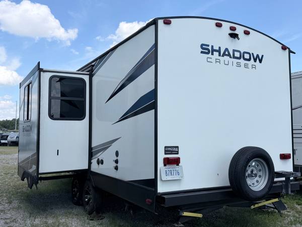 2022 Shadow Cruiser 225RBS 4-Season travel trailer for sale at Triple C Camper Consignment in Kentuckiana — photo 6 of 12