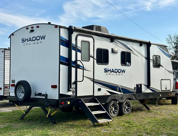 2022 Shadow Cruiser 225RBS 4-Season — photo 3