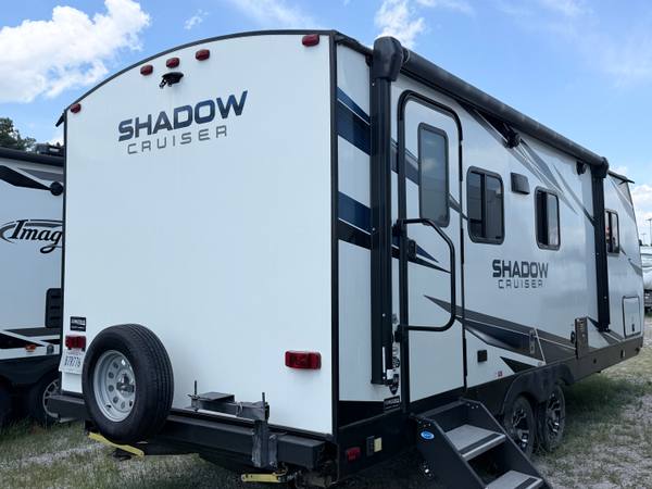 2022 Shadow Cruiser 225RBS 4-Season travel trailer for sale at Triple C Camper Consignment in Kentuckiana — photo 5 of 12