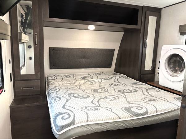 2023 Grand Design Transcend 221RB Rear Bath | Washer/Dryer — photo 12