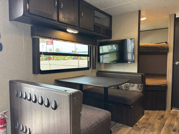 2018 Keystone Springdale 2600TB Bunkhouse — photo 12