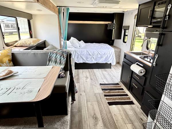 2022 Keystone Springdale 1860SS Rear Bath — photo 11