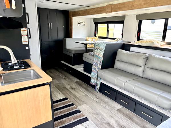2022 Keystone Springdale 1860SS Rear Bath — photo 7