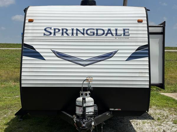 2022 Keystone Springdale 1860SS Rear Bath — photo 2