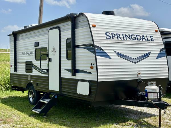2022 Keystone Springdale 1860SS Rear Bath — photo 3
