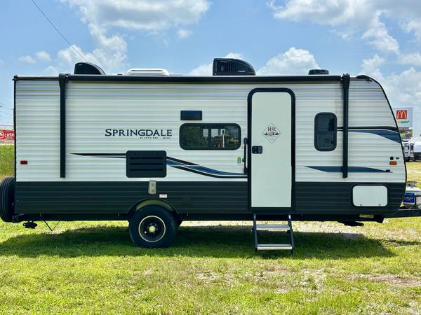 2022 Keystone Springdale 1860SS Rear Bath — photo 4