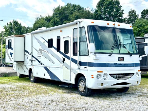 2004 Damon Challenger 348W — photo 3