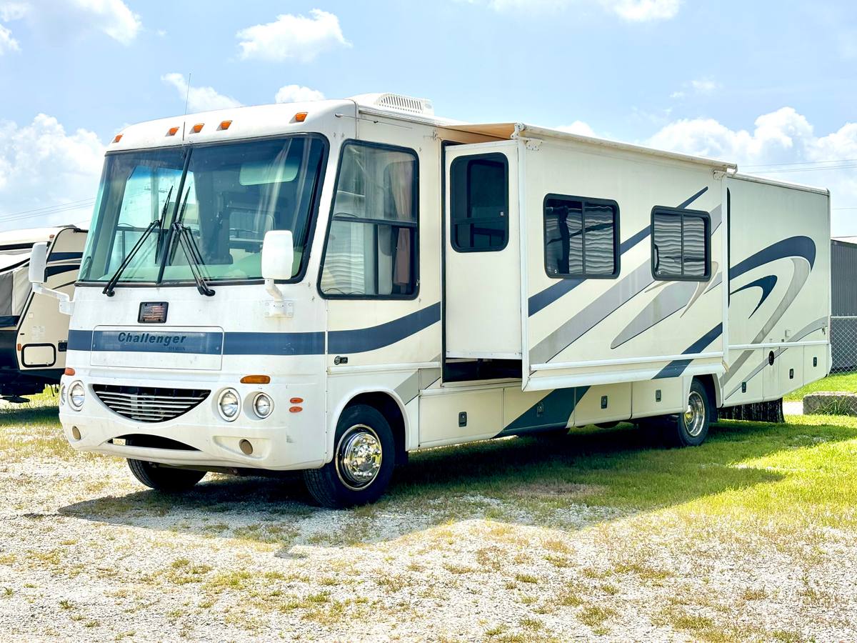 2004 Damon Challenger 348W — photo 1