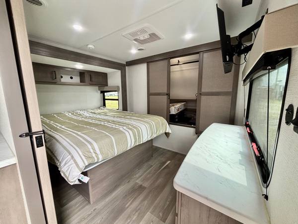 2025 Grand Design Transcend 335BHT — photo 3