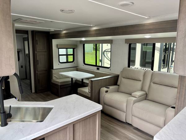 2025 Grand Design Transcend 335BHT — photo 4