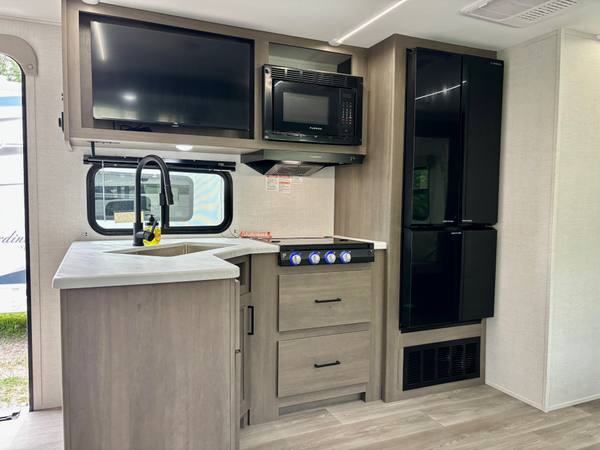 2025 Grand Design Transcend 335BHT — photo 6