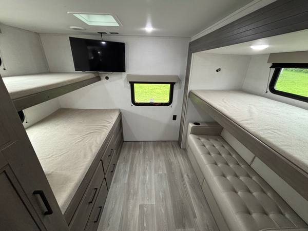 2025 Grand Design Transcend 335BHT — photo 9