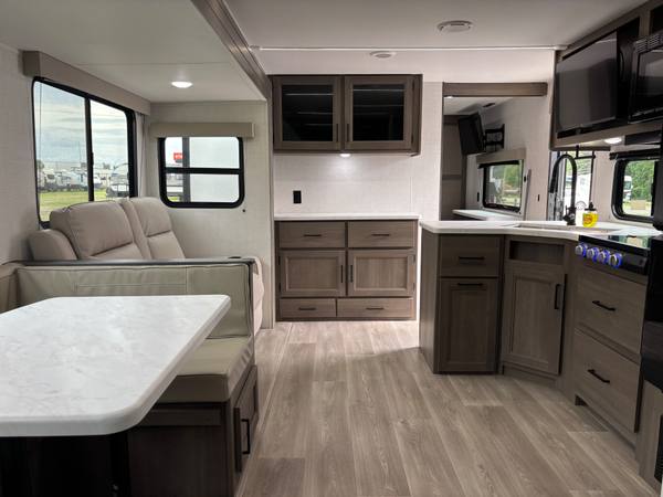 2025 Grand Design Transcend 335BHT — photo 11